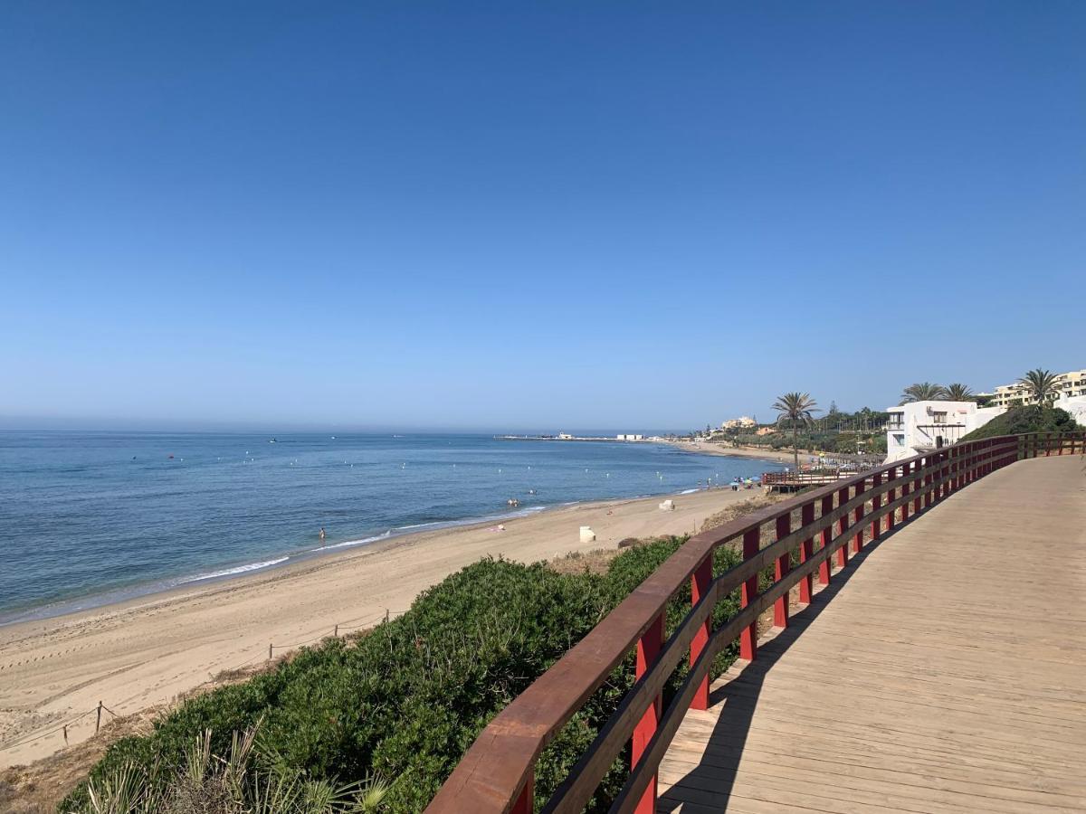 Lovely Beachfront Apartment In Calahonda Sitio de Calahonda ภายนอก รูปภาพ